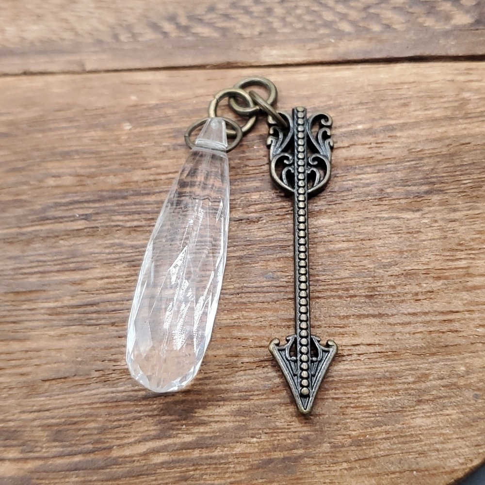 Ornate crystal‎ and arrow pendulum pendant